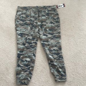 NWT Gap Camo Joggers